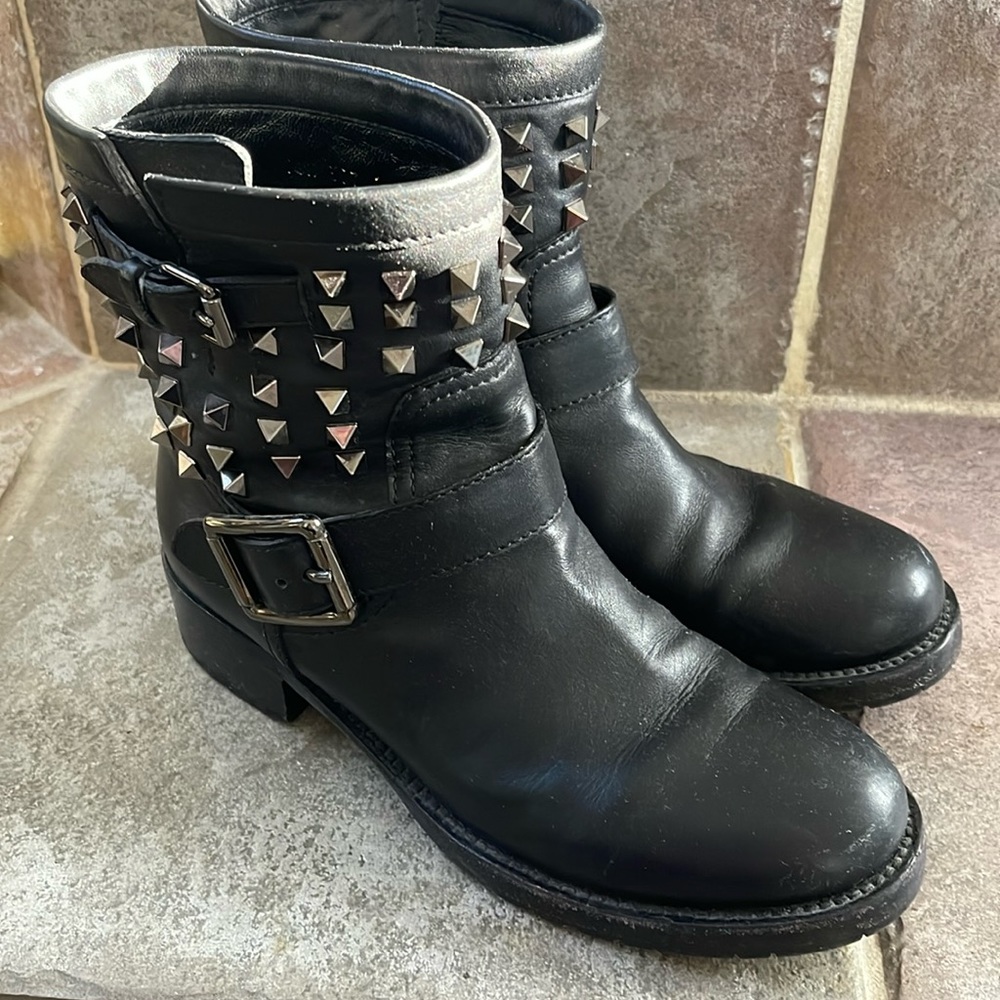 Short boots